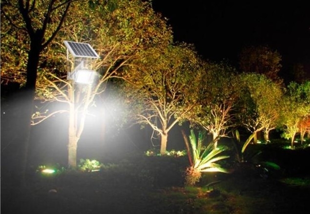 Đèn pha năng lượng mặt trời